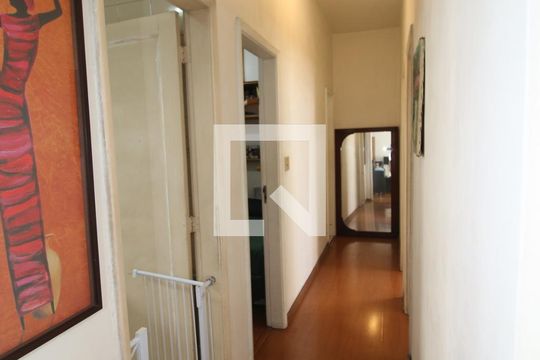 Corredor de apartamento à venda com 3 quartos, 120m² em Penha, Rio de Janeiro