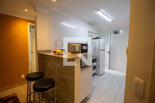 Cozinha de apartamento para alugar com 2 quartos, 70m² em Pompeia, São Paulo