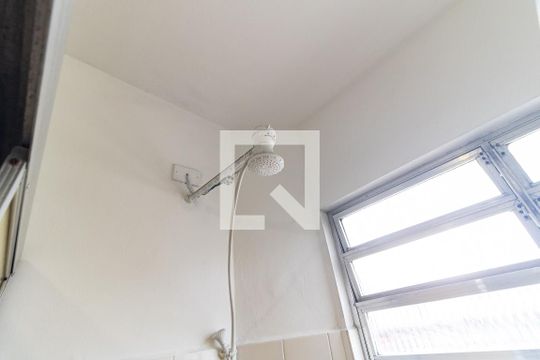 Banheiro de apartamento à venda com 1 quarto, 51m² em Vila Natália, São Paulo