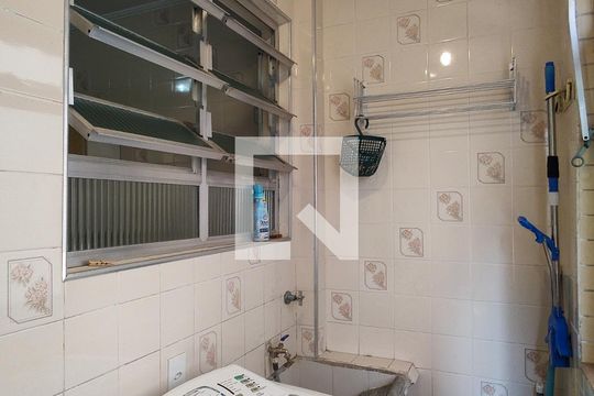 Área de Serviço de apartamento para alugar com 2 quartos, 43m² em Guilhermina, Praia Grande