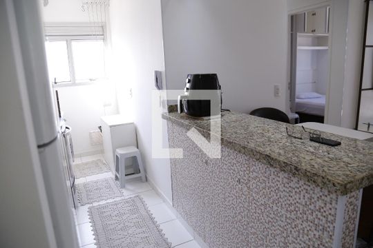Cozinha de apartamento para alugar com 2 quartos, 43m² em Jaraguá, São Paulo