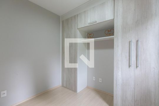 Quarto 1 de apartamento para alugar com 2 quartos, 46m² em Vila Carmosina, São Paulo