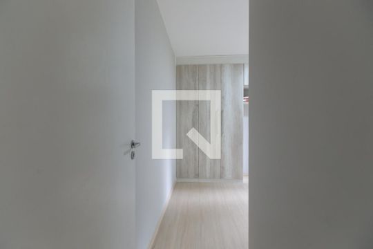 Quarto 2 de apartamento para alugar com 2 quartos, 46m² em Vila Carmosina, São Paulo