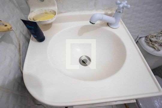 Banheiro de apartamento à venda com 2 quartos, 52m² em Conceição, Diadema