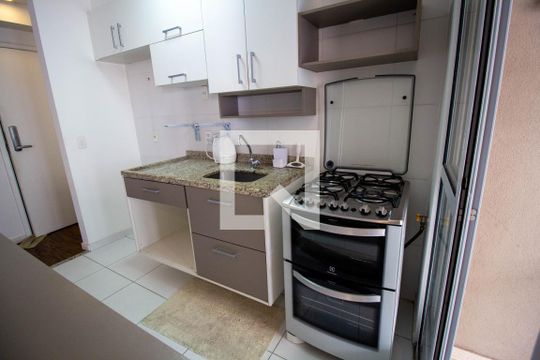 Cozinha de apartamento para alugar com 3 quartos, 80m² em Pompeia, São Paulo