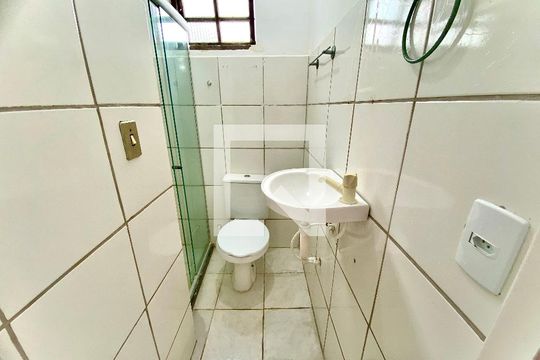 Banheiro de kitnet/studio para alugar com 1 quarto, 25m² em Boca do Rio, Salvador