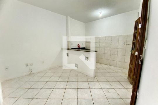Sala/Cozinha de kitnet/studio para alugar com 1 quarto, 25m² em Boca do Rio, Salvador