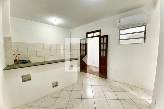 Kitnet/Studio para alugar com 1 quarto, 25m² em Boca do Rio, Salvador