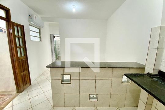 Sala/Cozinha de kitnet/studio para alugar com 1 quarto, 25m² em Boca do Rio, Salvador