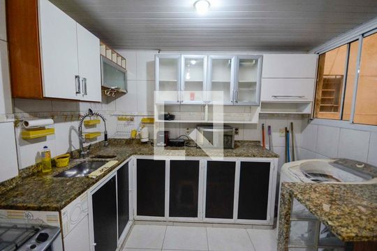 Cozinha e Área de Serviço de apartamento para alugar com 2 quartos, 65m² em São Francisco Xavier, Rio de Janeiro