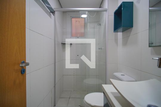 Banheiro de apartamento à venda com 2 quartos, 51m² em Industrial, Novo Hamburgo
