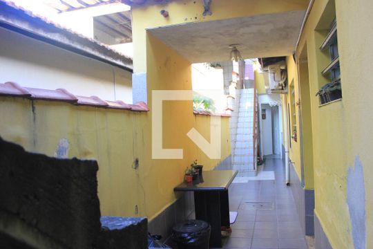 Corredor da lavanderia e área gourmet de casa à venda com 3 quartos, 145m² em Jardim Terezopolis, Guarulhos