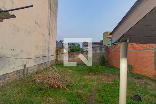 Quintal de casa à venda com 2 quartos, 79m² em Igara, Canoas