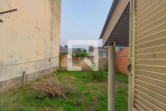 Quintal de casa à venda com 2 quartos, 79m² em Igara, Canoas