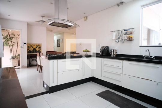Cozinha de casa à venda com 3 quartos, 200m² em Cidade Patriarca, São Paulo