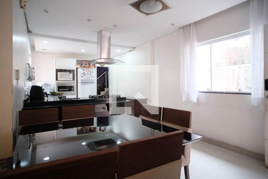 Sala de casa à venda com 3 quartos, 200m² em Cidade Patriarca, São Paulo