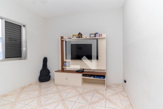 Sala de casa para alugar com 2 quartos, 250m² em Vila Carmosina, São Paulo
