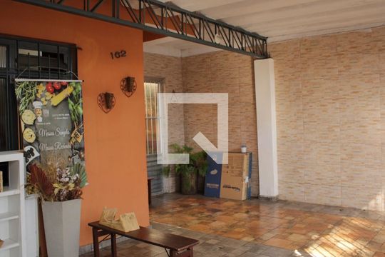 Garagem de casa à venda com 3 quartos, 250m² em Vila Diva (zona Leste), São Paulo