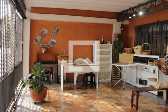 Garagem de casa à venda com 3 quartos, 250m² em Vila Diva (zona Leste), São Paulo