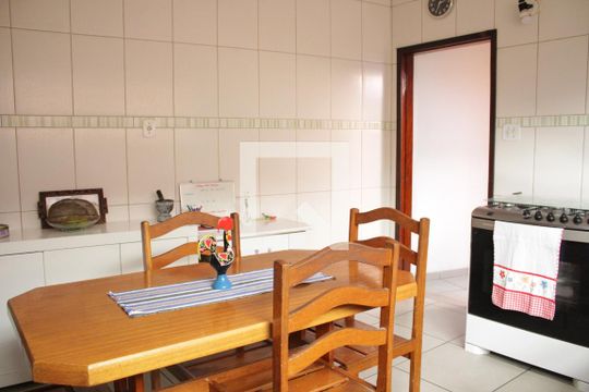 Cozinha de casa à venda com 3 quartos, 250m² em Vila Diva (zona Leste), São Paulo