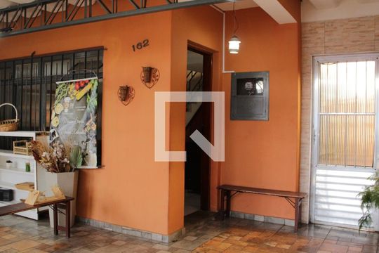 Garagem de casa à venda com 3 quartos, 250m² em Vila Diva (zona Leste), São Paulo