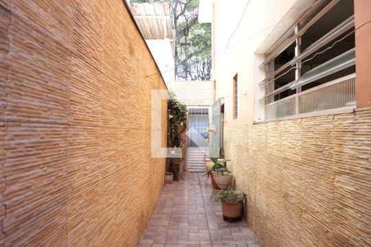 Área externa de casa à venda com 3 quartos, 250m² em Vila Diva (zona Leste), São Paulo
