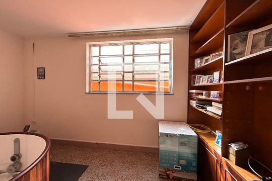 Quarto 5 de casa à venda com 6 quartos, 285m² em Vila Albertina, São Paulo