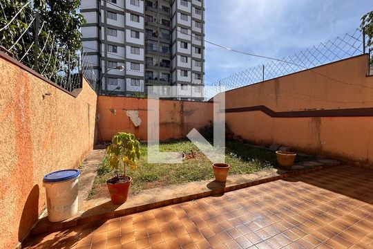 Quintal / Área verde de casa à venda com 6 quartos, 285m² em Vila Albertina, São Paulo
