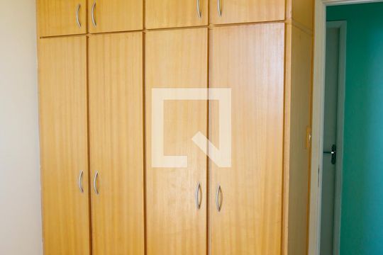Quarto 1 de apartamento para alugar com 2 quartos, 56m² em Jardim Roberto, Osasco