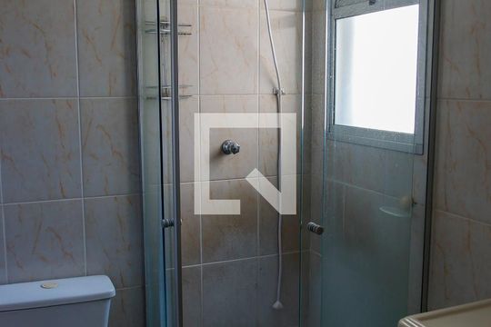 Banheiro de apartamento para alugar com 2 quartos, 56m² em Jardim Roberto, Osasco