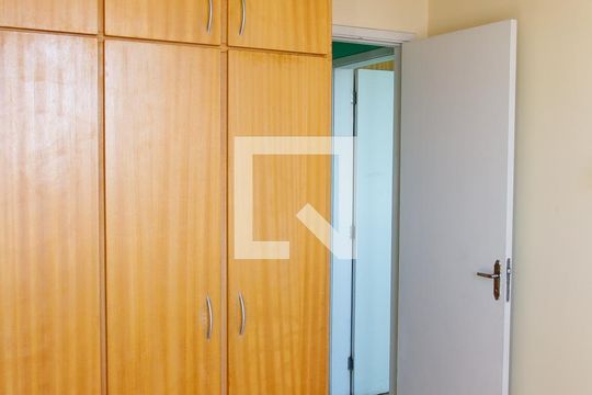 Quarto 1 de apartamento para alugar com 2 quartos, 56m² em Jardim Roberto, Osasco