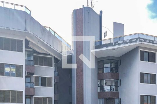 Fachada de apartamento para alugar com 1 quarto, 35m² em Ponta das Canas, Florianópolis