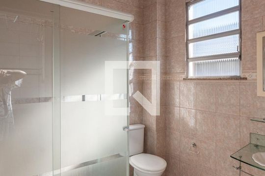 Banheiro de apartamento à venda com 2 quartos, 60m² em Benfica, Rio de Janeiro