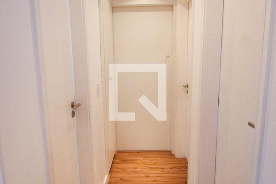 Corredor de apartamento para alugar com 3 quartos, 75m² em Jardim Caboré, São Paulo