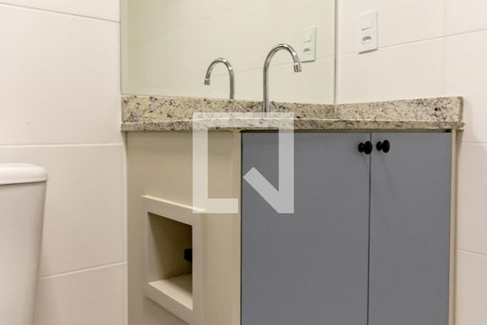 Banheiro de kitnet/studio para alugar com 1 quarto, 25m² em Vila Olímpia, São Paulo