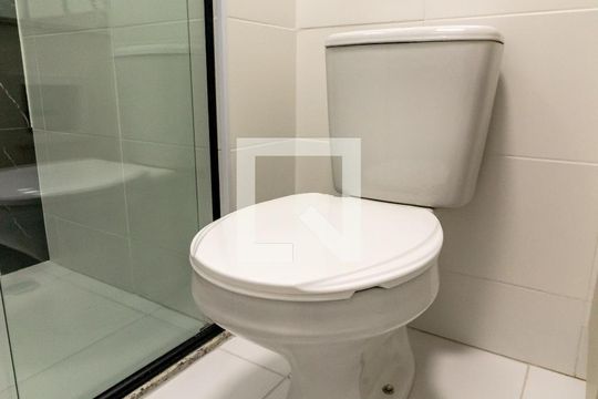 Banheiro de kitnet/studio para alugar com 1 quarto, 25m² em Vila Olímpia, São Paulo