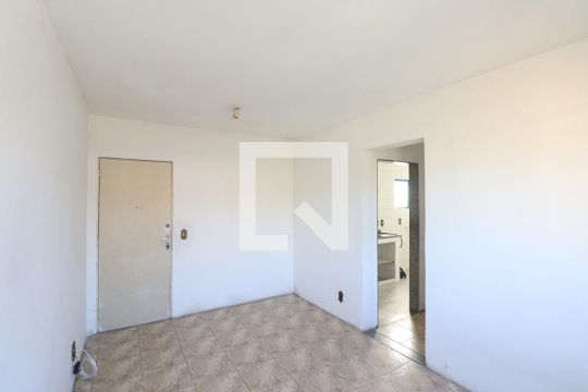 Sala de apartamento para alugar com 2 quartos, 55m² em Colubandê, São Gonçalo