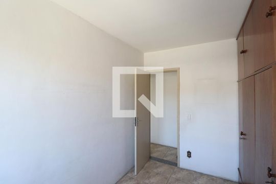Quarto 2 de apartamento para alugar com 2 quartos, 55m² em Colubandê, São Gonçalo