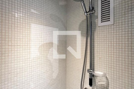 Banheiro Social de apartamento para alugar com 2 quartos, 69m² em Jardim das Acácias, São Paulo