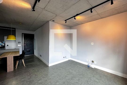 Sala de apartamento para alugar com 2 quartos, 69m² em Jardim das Acácias, São Paulo
