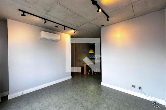 Sala de apartamento para alugar com 2 quartos, 69m² em Jardim das Acácias, São Paulo