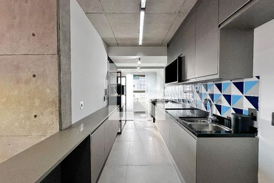 Cozinha de apartamento para alugar com 2 quartos, 69m² em Jardim das Acácias, São Paulo