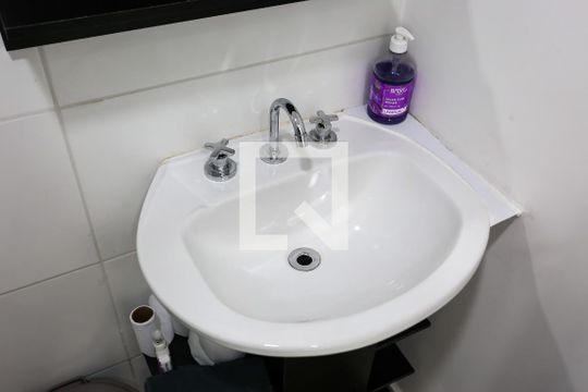 Banheiro de apartamento à venda com 2 quartos, 50m² em Vila Suzana, São Paulo