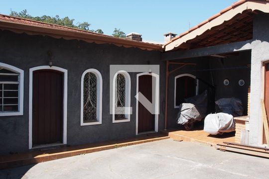 Quintal de casa à venda com 5 quartos, 283m² em Jardim Itajai, Várzea Paulista