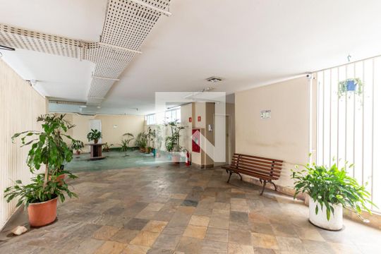 Hall de Entrada de apartamento à venda com 2 quartos, 57m² em Vila Buarque, São Paulo