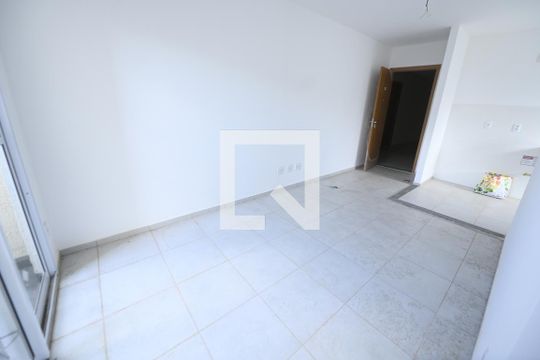 Sala de apartamento para alugar com 2 quartos, 56m² em Chácara São Pedro, Aparecida de Goiânia