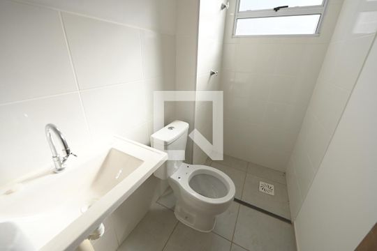 Banheiro de apartamento para alugar com 2 quartos, 56m² em Chácara São Pedro, Aparecida de Goiânia