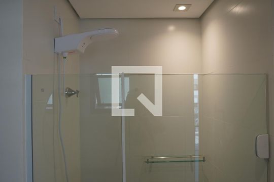 Banheiro de kitnet/studio para alugar com 1 quarto, 24m² em Vila Madalena, São Paulo