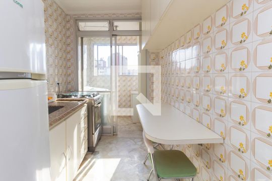 Cozinha  de apartamento para alugar com 1 quarto, 39m² em Cambuci, São Paulo