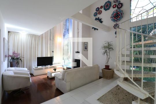 Sala de TV de casa à venda com 6 quartos, 247m² em Pompeia, São Paulo
